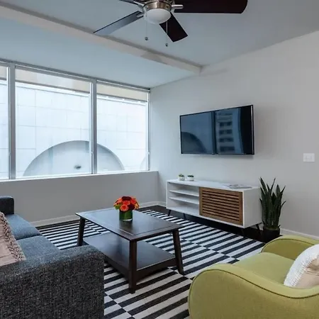 Downtown Dallas Cozysuites With Gym #9